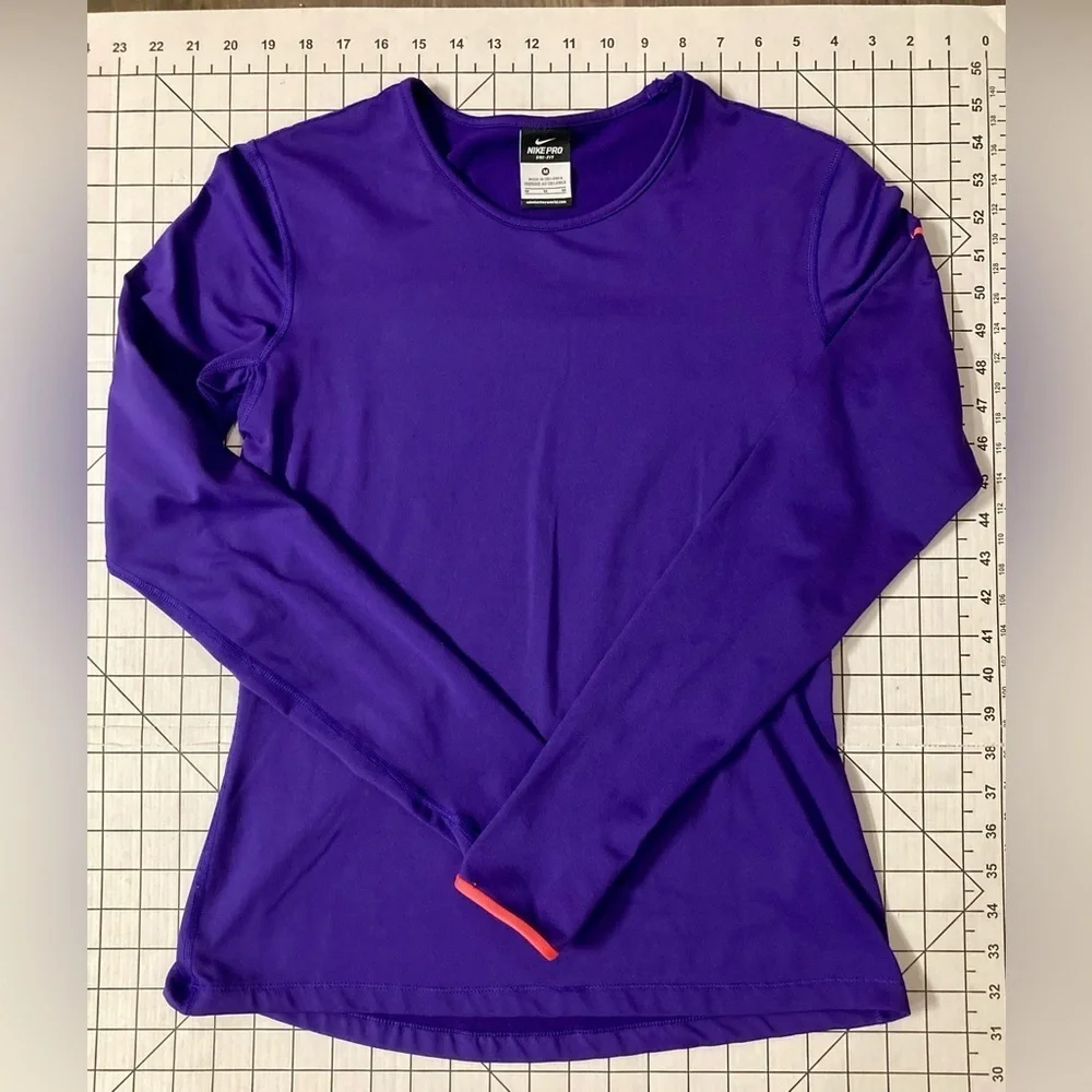 Nike Pro Women’s Size Medium Purple Long Sleeve DriFt Shirt‎
